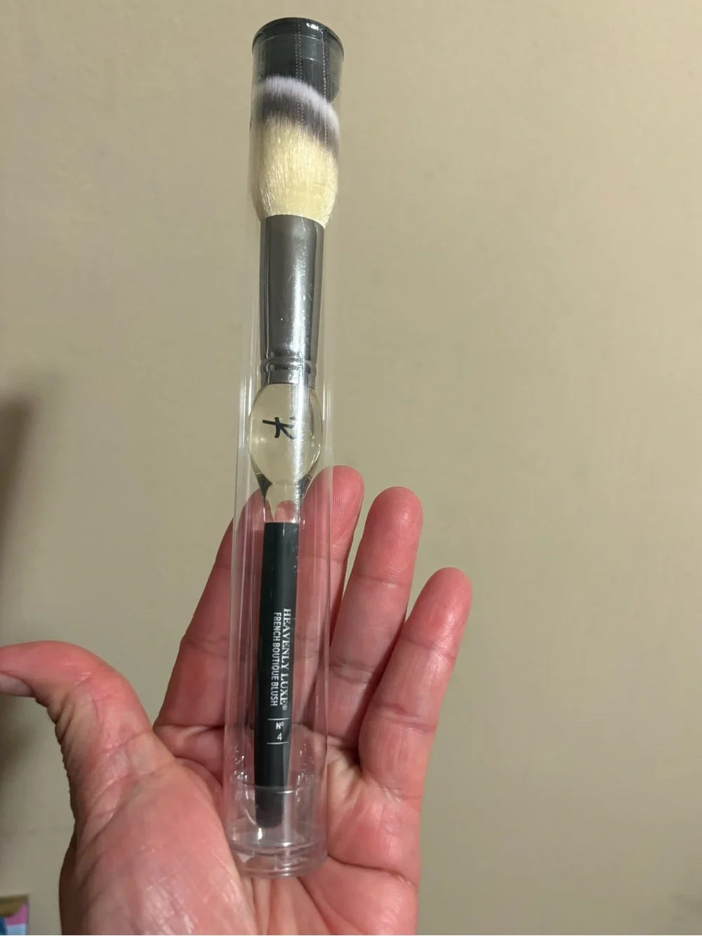 ITS COSMETICS - HEAVENLY LUXE™ FRENCH BOUTIQUE BLUSH BRUSH #4 Factory Sealed.
